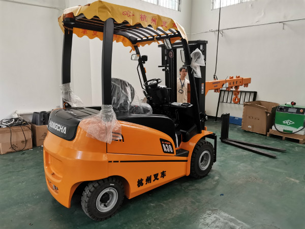 【叉車保養小知識】叉車電池怎樣加水才正確？